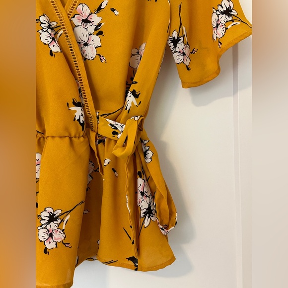 Floral wrap Shirt - Picture 4 of 5